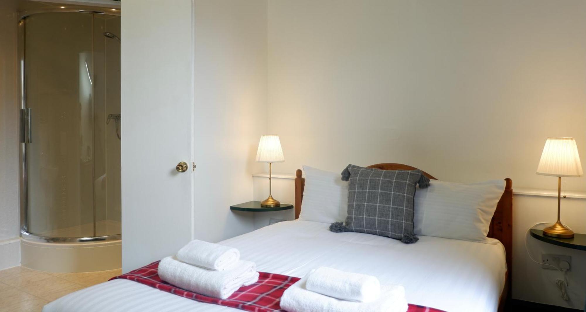 4 Friends House Hotel เอดินบะระ ภายนอก รูปภาพ