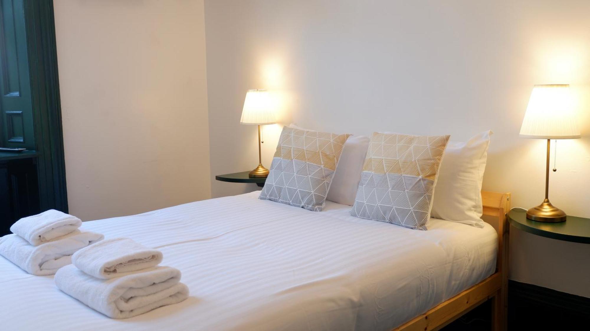 4 Friends House Hotel เอดินบะระ ภายนอก รูปภาพ
