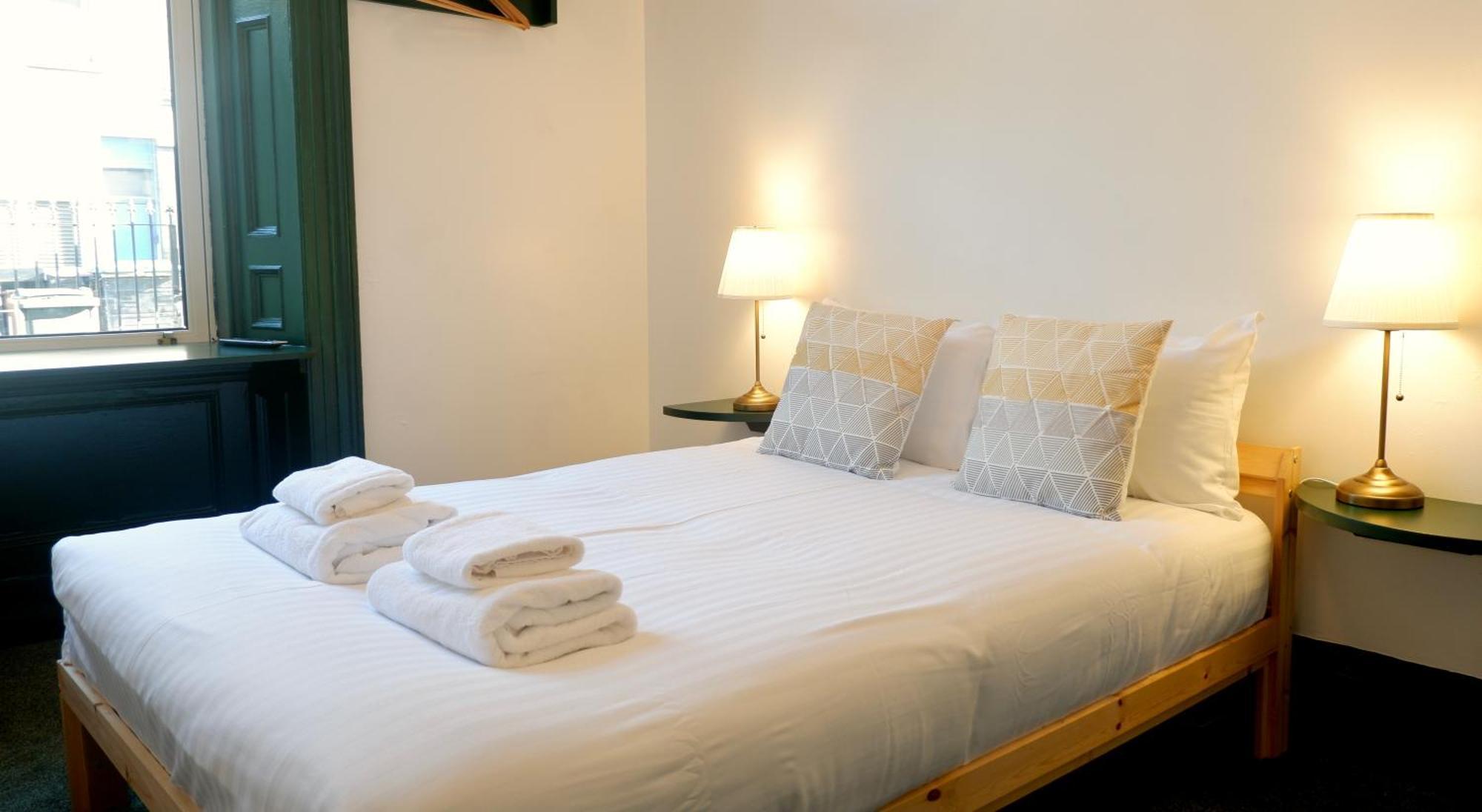 4 Friends House Hotel เอดินบะระ ภายนอก รูปภาพ