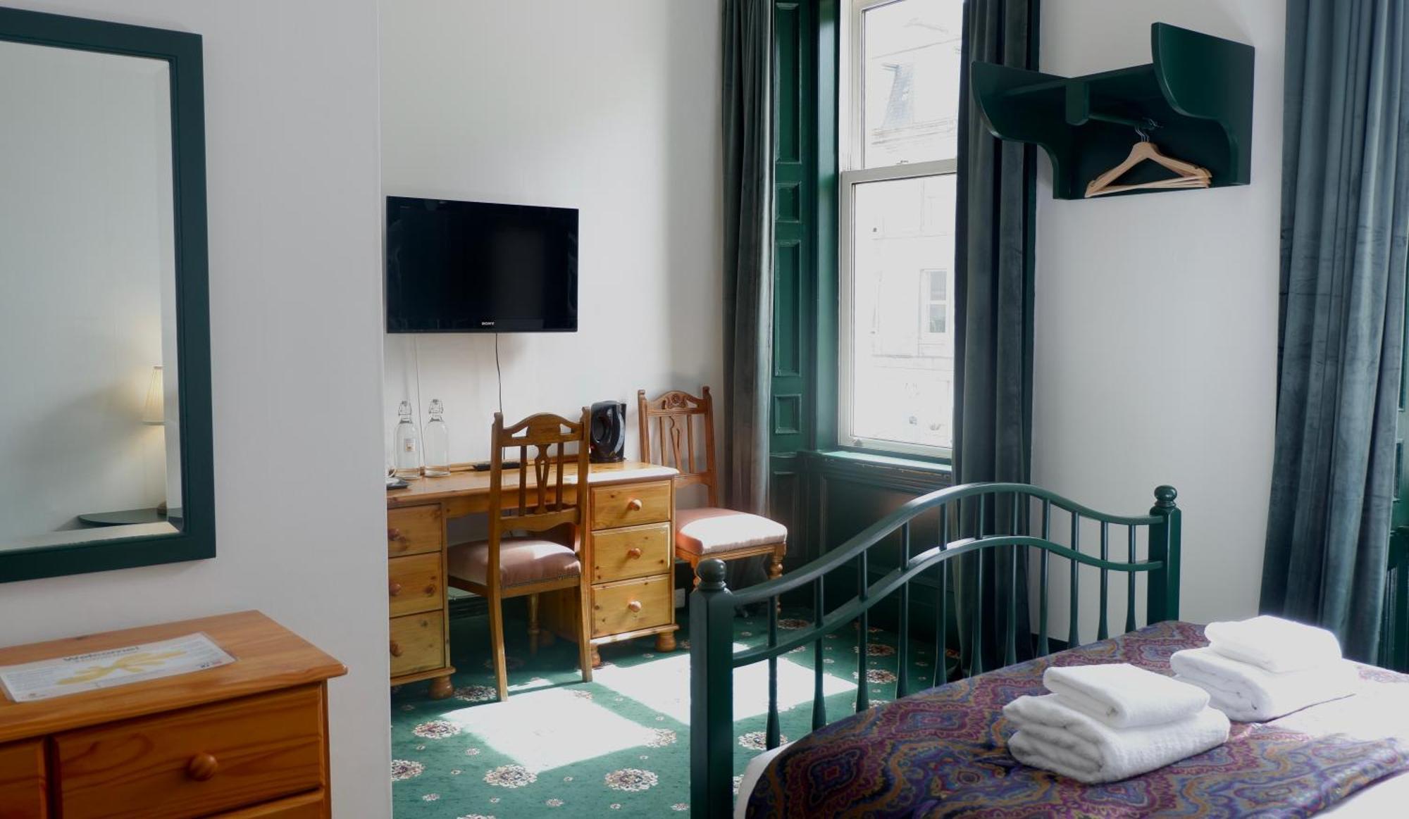 4 Friends House Hotel เอดินบะระ ภายนอก รูปภาพ