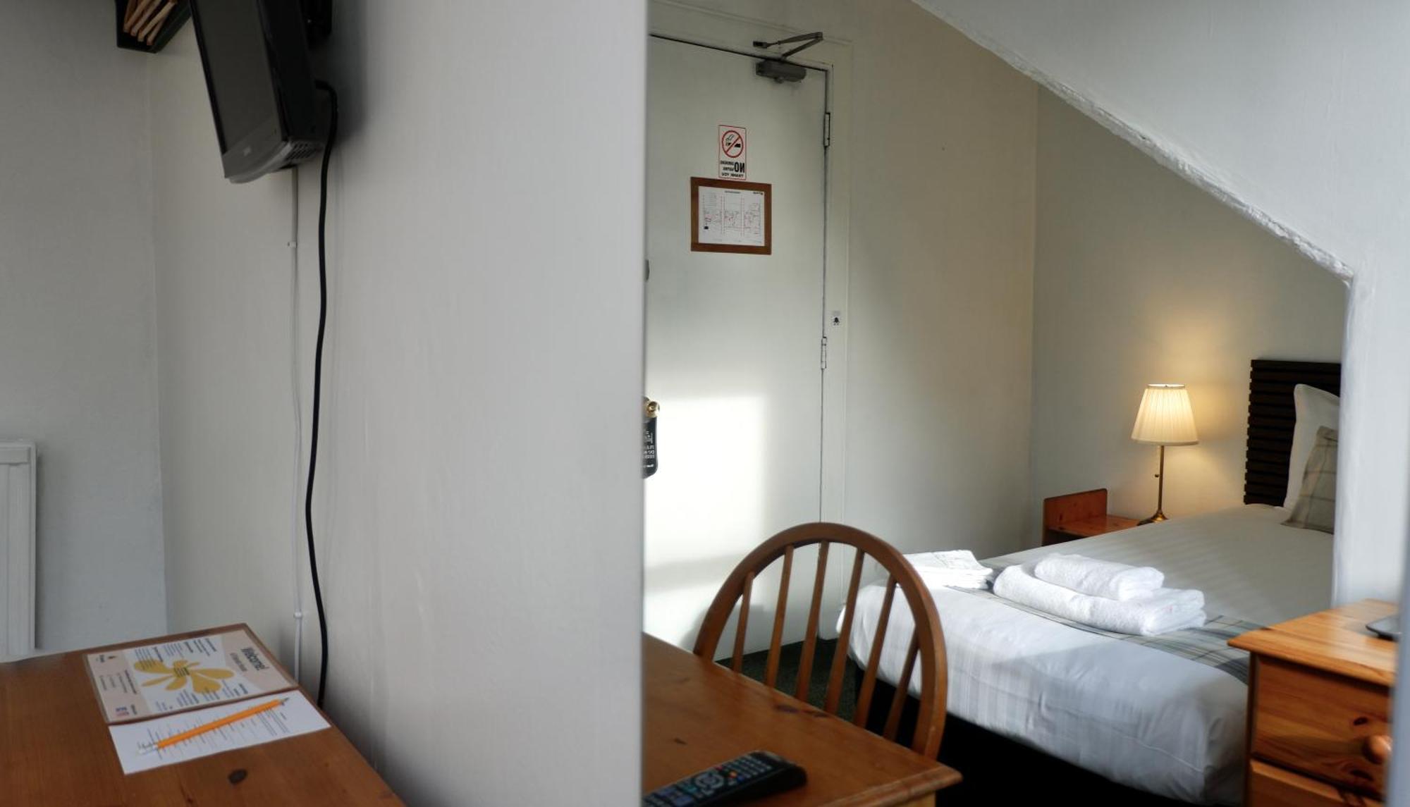 4 Friends House Hotel เอดินบะระ ภายนอก รูปภาพ