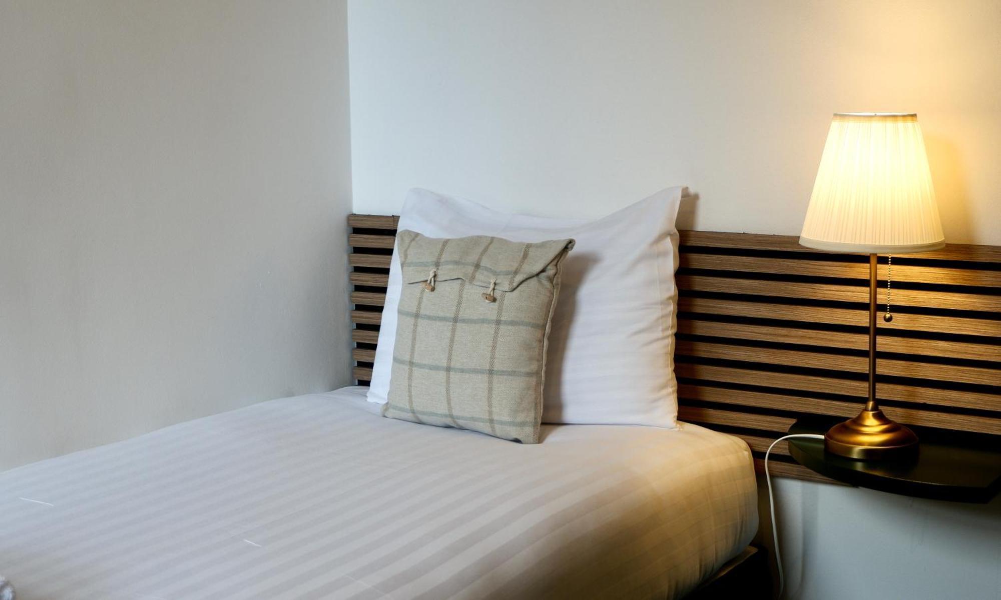 4 Friends House Hotel เอดินบะระ ภายนอก รูปภาพ