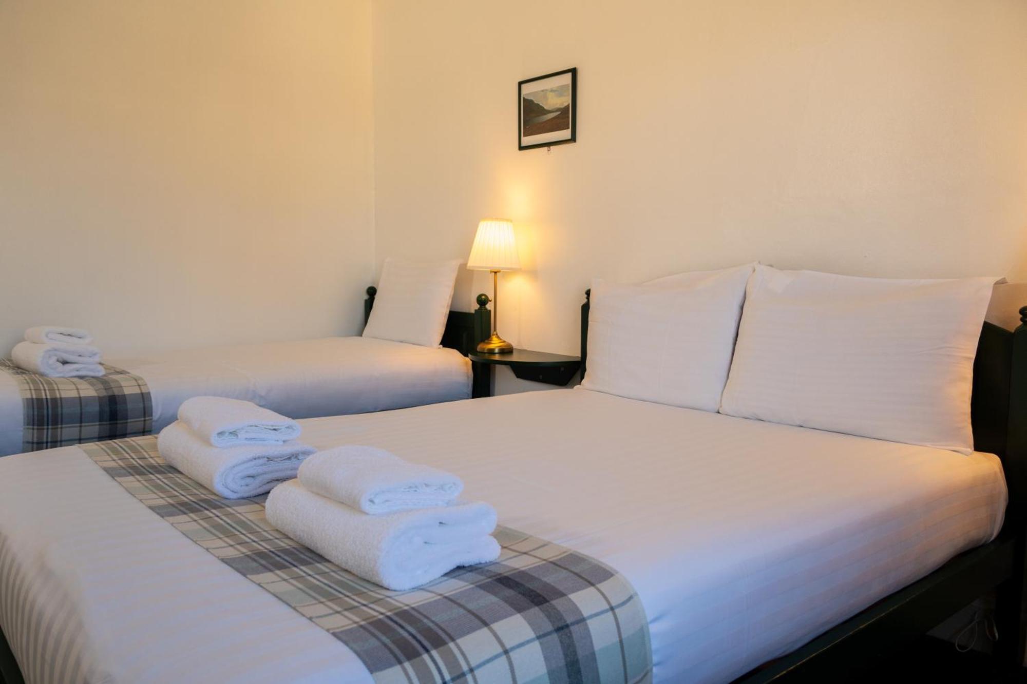 4 Friends House Hotel เอดินบะระ ภายนอก รูปภาพ